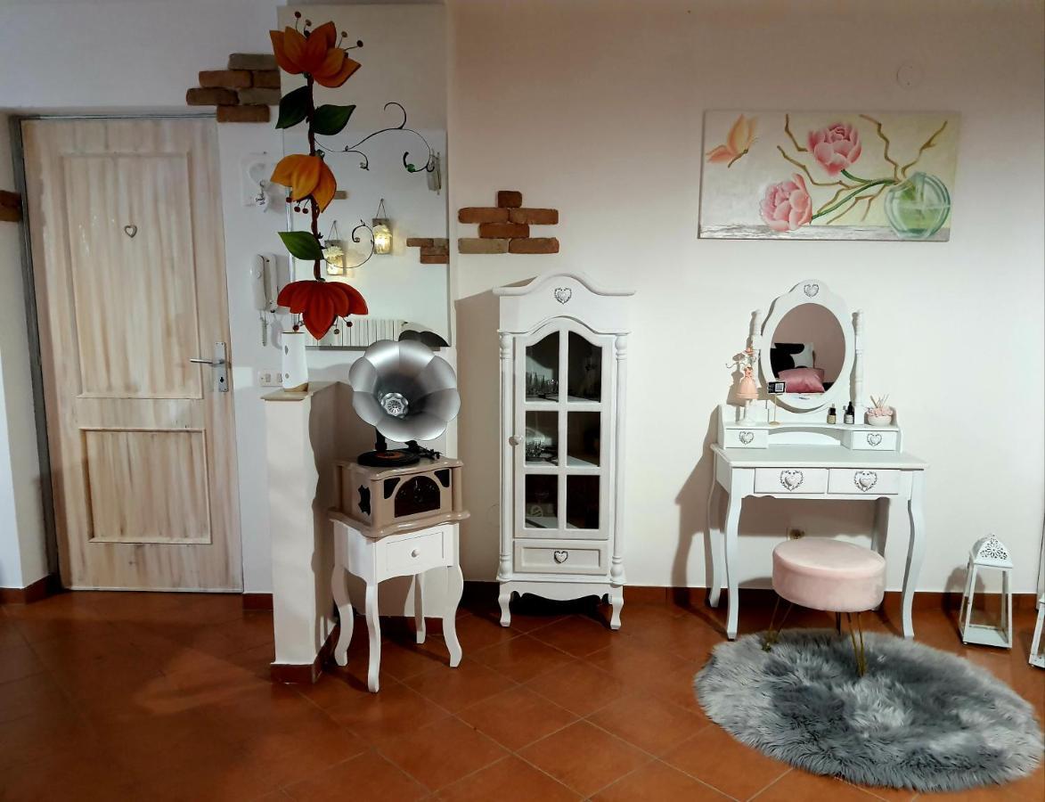 Shabby Chic Rooms Con Cucina E Giardino Privato Pomarico Luaran gambar
