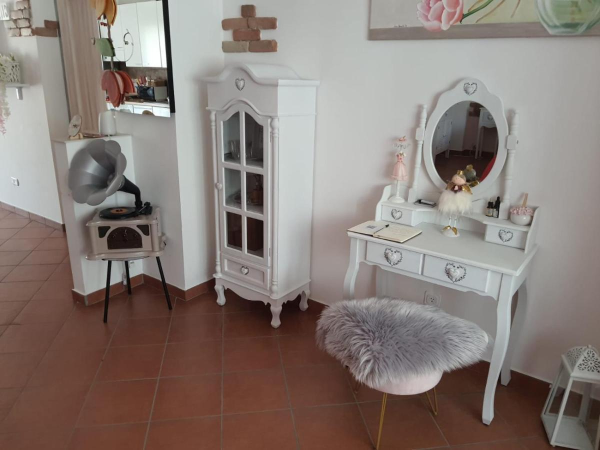 Shabby Chic Rooms Con Cucina E Giardino Privato Pomarico Luaran gambar