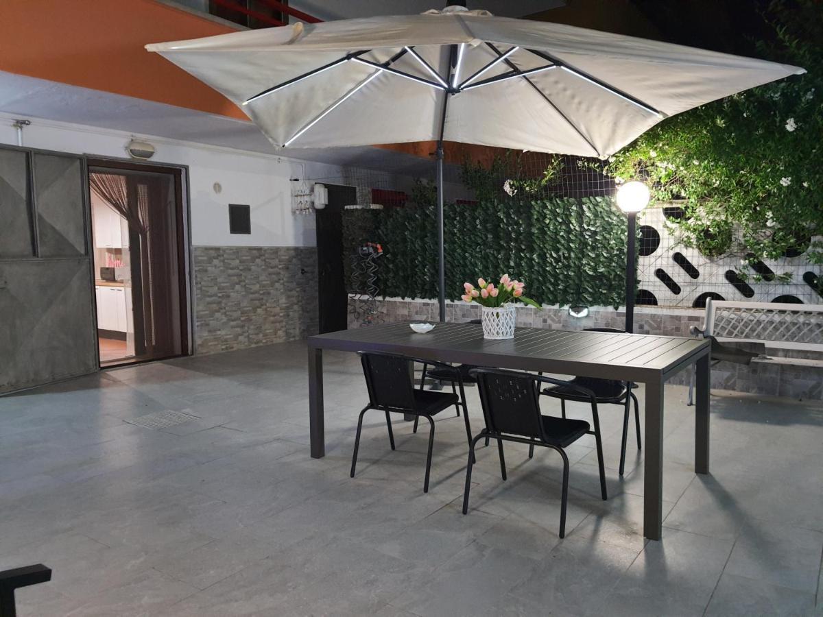 Shabby Chic Rooms Con Cucina E Giardino Privato Pomarico Luaran gambar